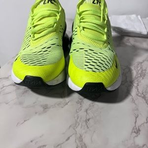 Nike Air Max 270
Volt